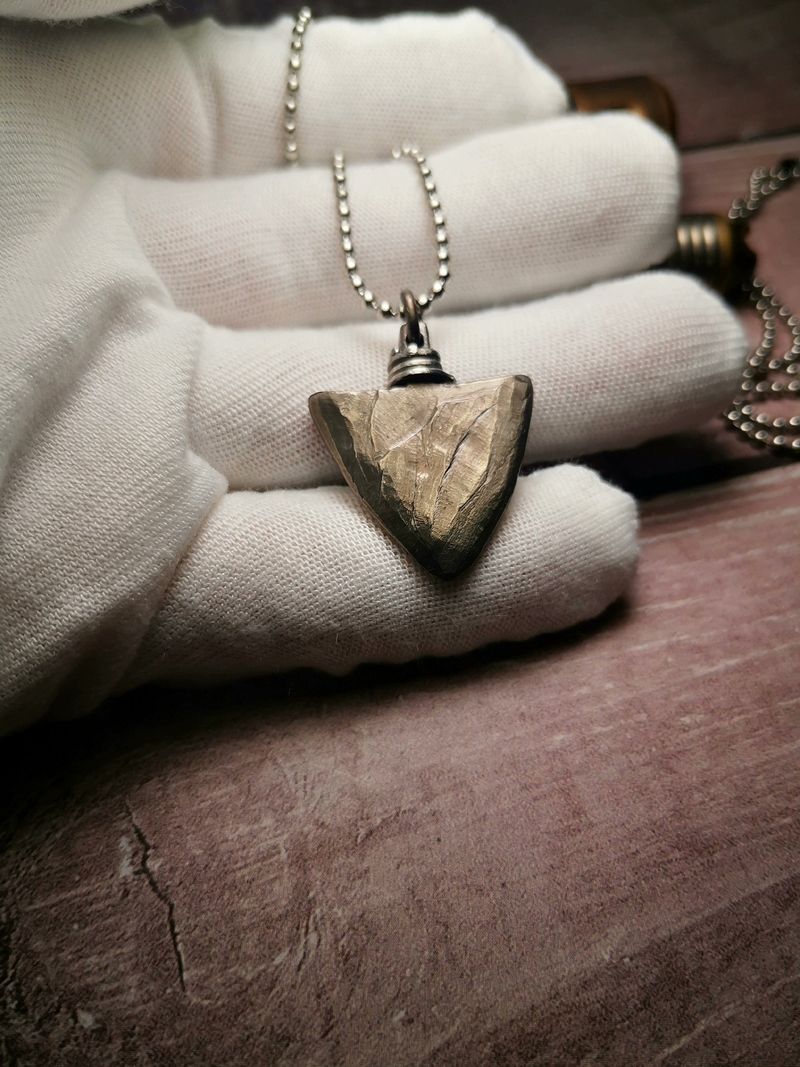 Pure titanium pendant with stone - pattern arrowhead design