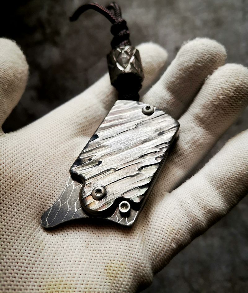 Shale - textured alloy coin knife