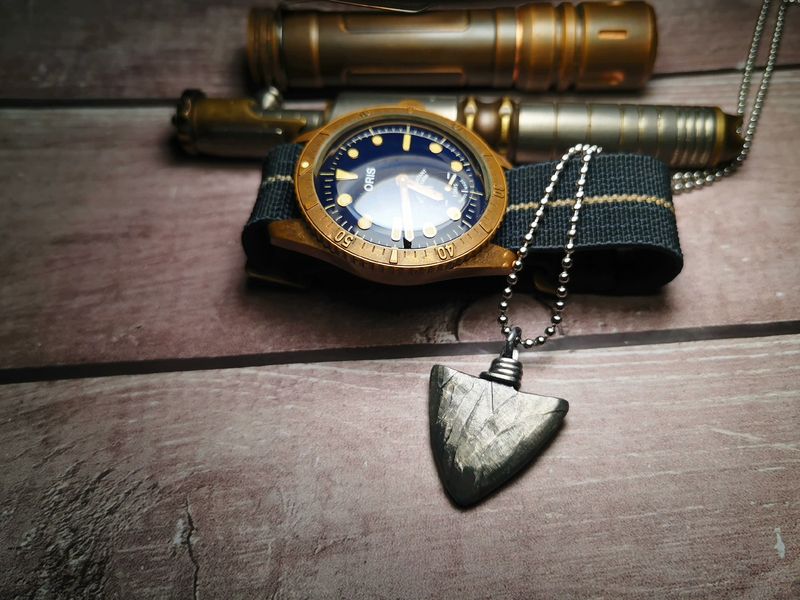 Pure titanium pendant with stone - pattern arrowhead design