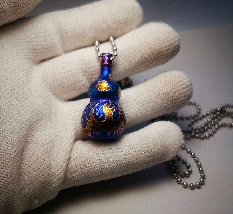 The sealed compartment of the portable medicine box in the shape of a calabash