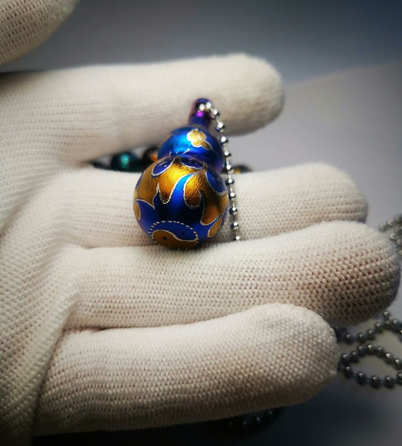 The sealed compartment of the portable medicine box in the shape of a calabash