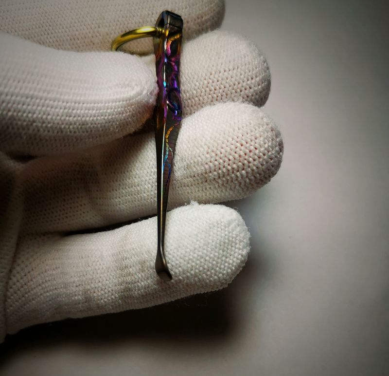 Small - sized buckle earpick made of titanium alloy