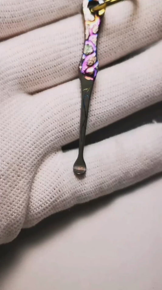 Small - sized buckle earpick made of titanium alloy